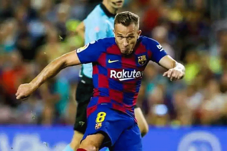 Barcelona pode envolver Arthur em negociao por atacante, segundo jornal